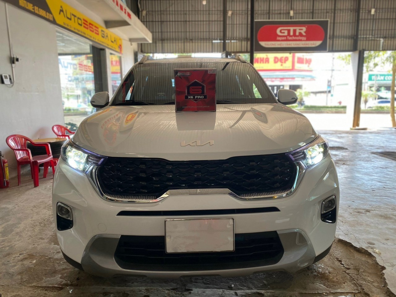 Kia Sonet nâng cấp Bi Laser X-Light X6 Pro